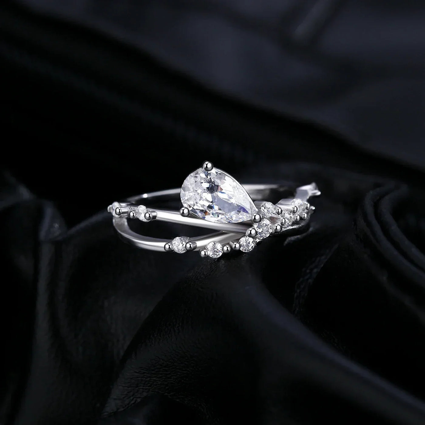 Eleganter Ring mit Tropfen-Zirkonia – Zeitlose Romantik in Silber