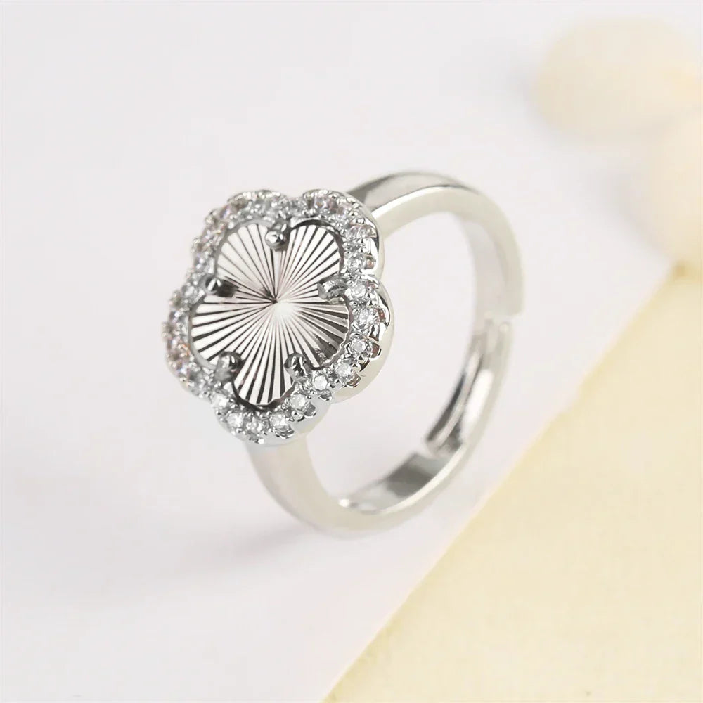 Blumenförmiger Einstellbarer Ring mit Emaille-Inlay und Zirkonia