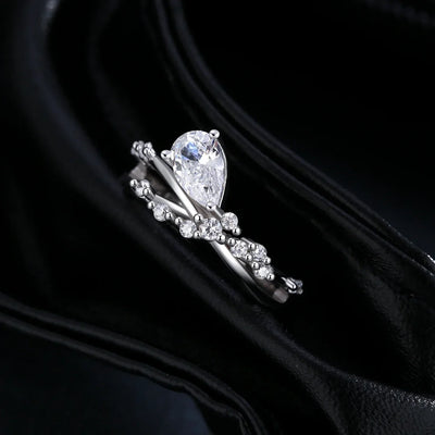 Eleganter Ring mit Tropfen-Zirkonia – Zeitlose Romantik in Silber